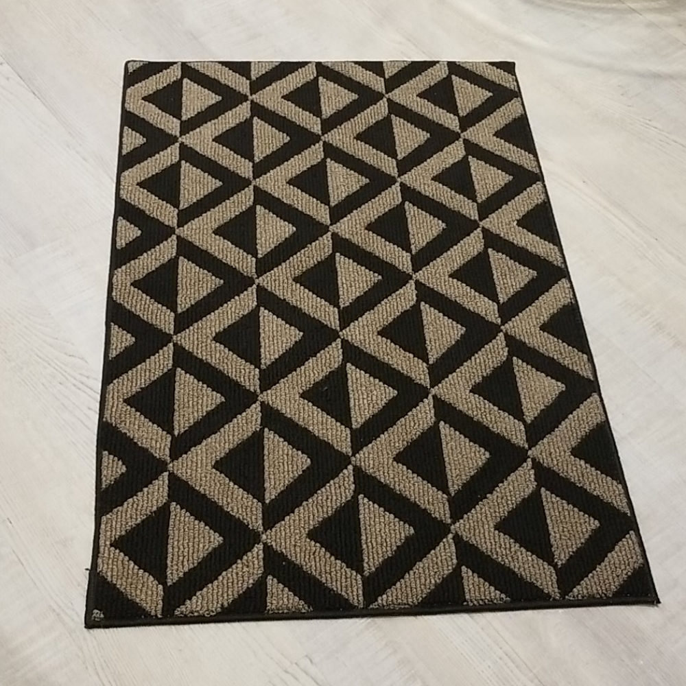 BROWN BLACK GEOMETRIC PATTERN RUG